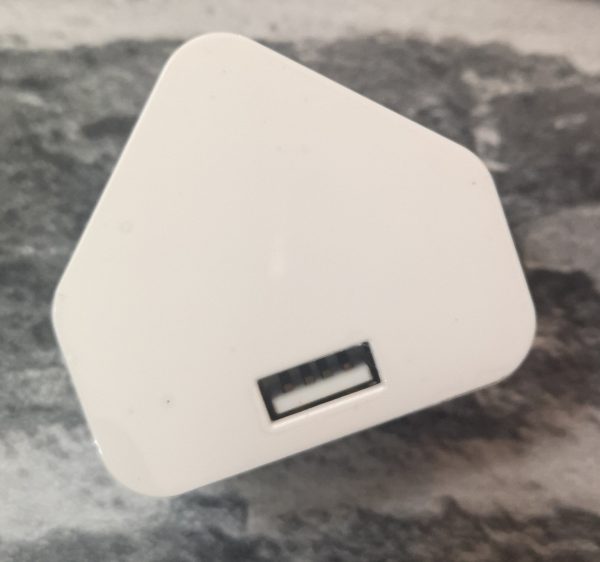 USB Mains Plug with a single port in white