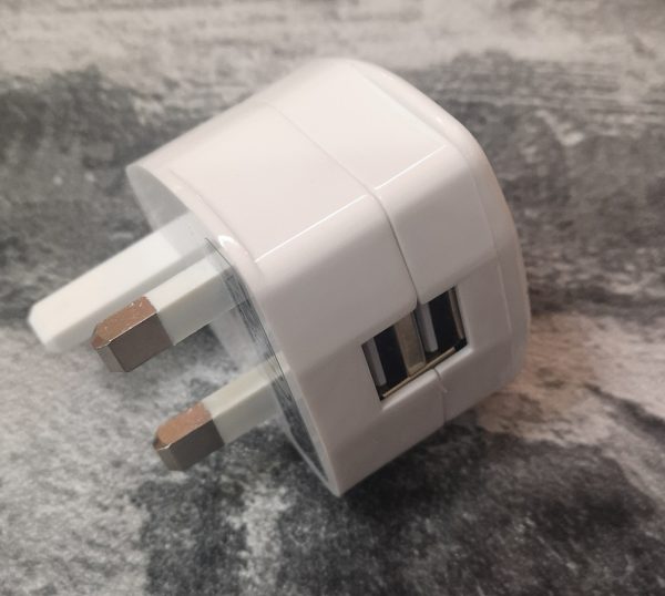 USB Mains Plug with twin ports in white