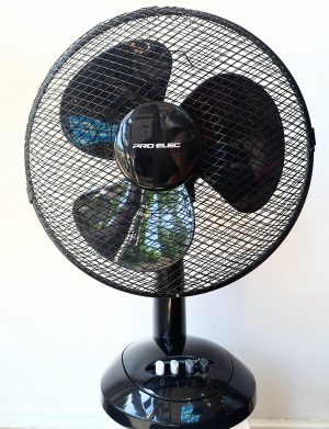 12" black ocilating fan with 3 speeds